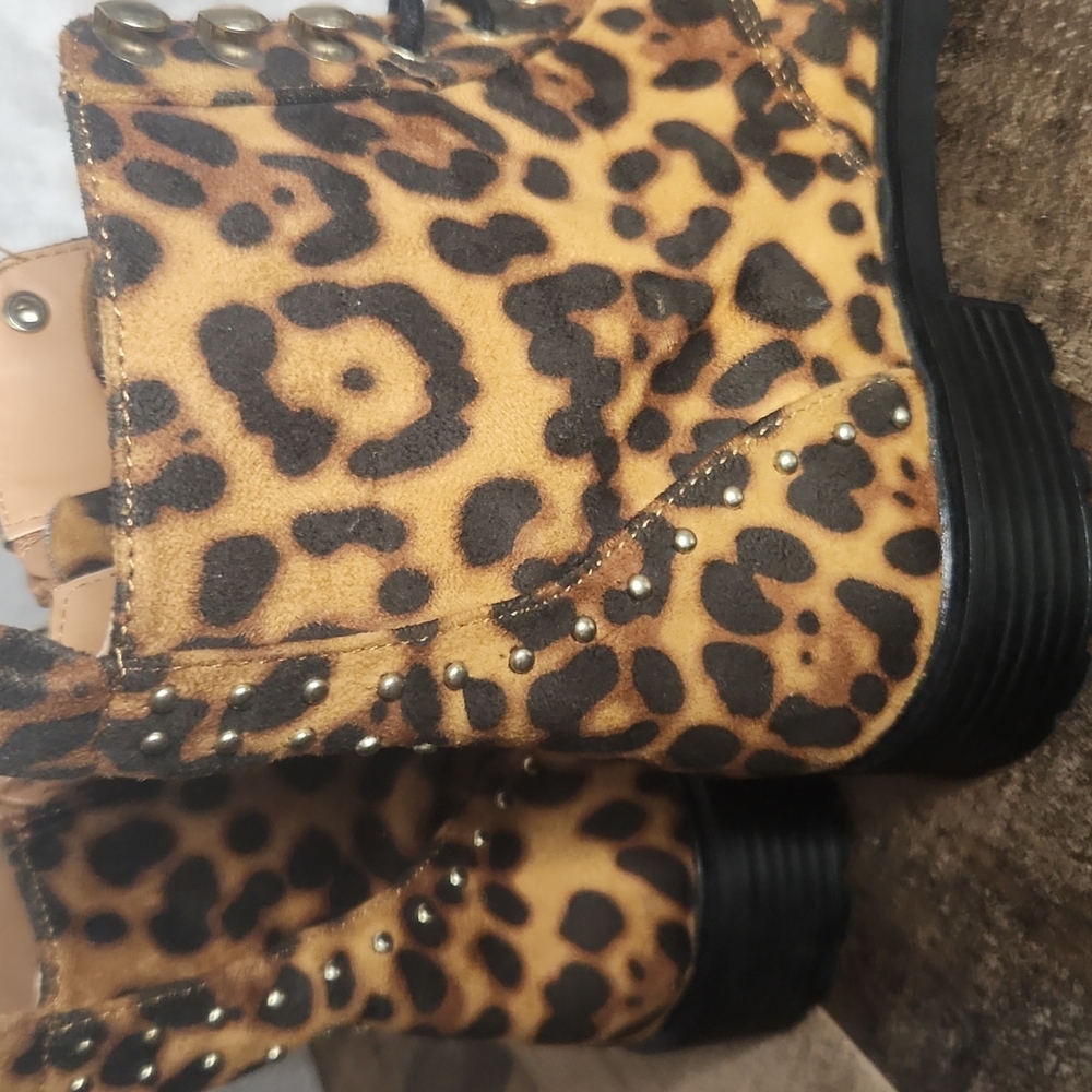 Material Girl Leopard lace up ankle booties Size 7.5 new - Picture 5 of 9